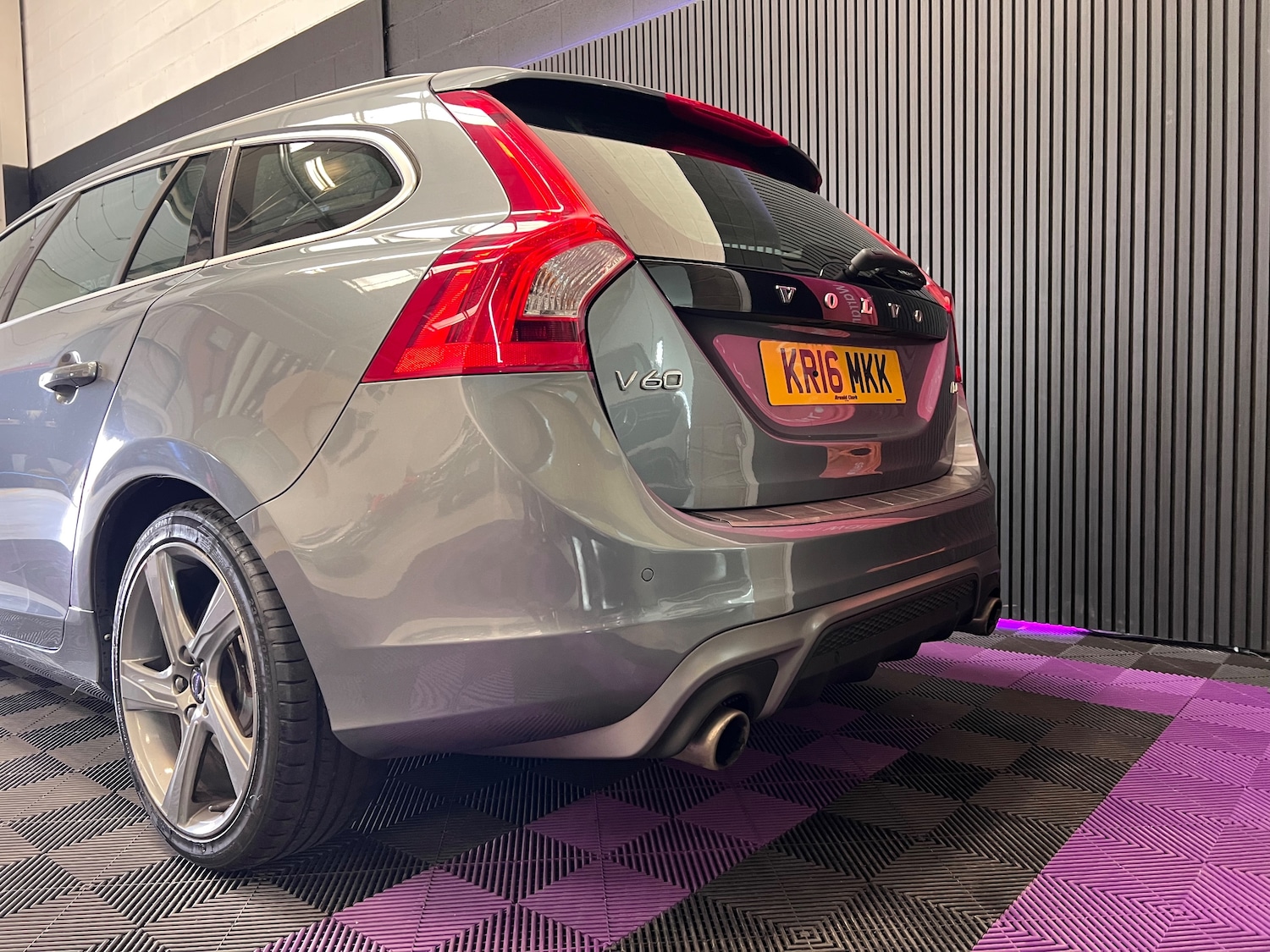 Used Volvo V60 2016 for sale - 77620375: Photo 17