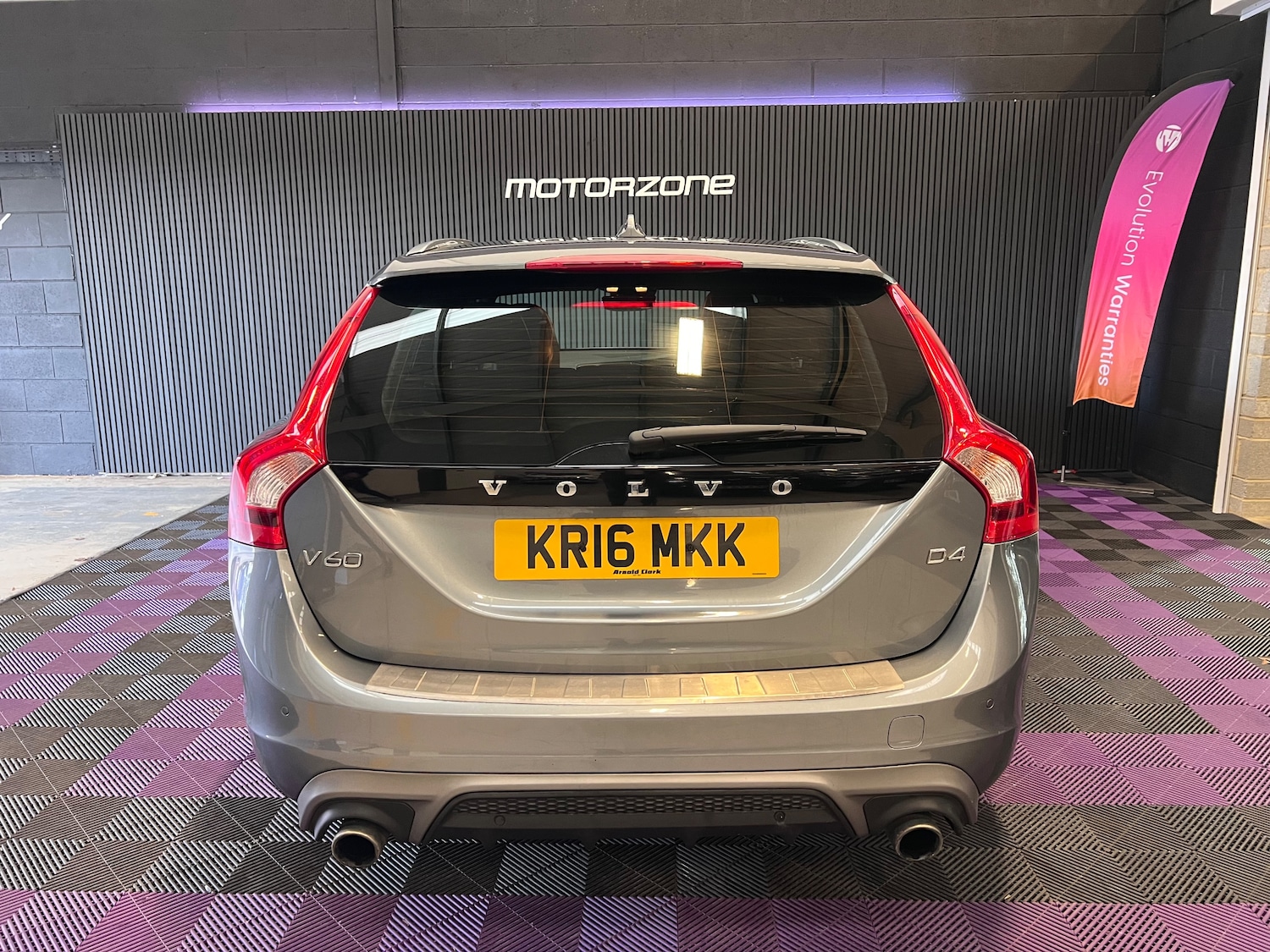 Used Volvo V60 2016 for sale - 77620375: Photo 24