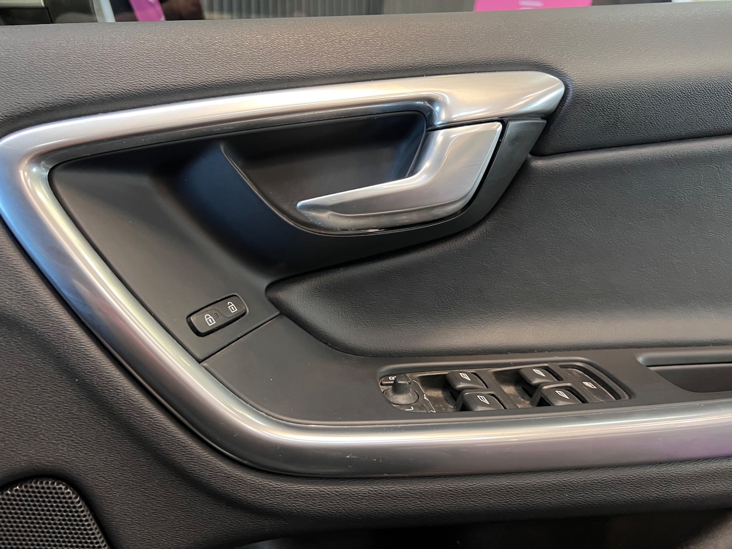 Used Volvo V60 2016 for sale - 77620375: Photo 29