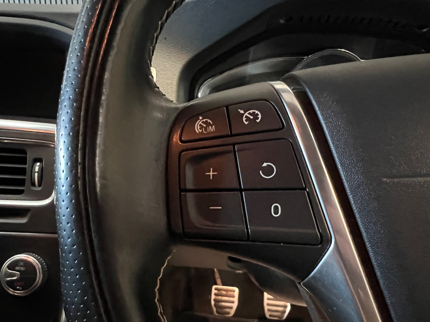 Used Volvo V60 2016 for sale - 77620375: Photo 31