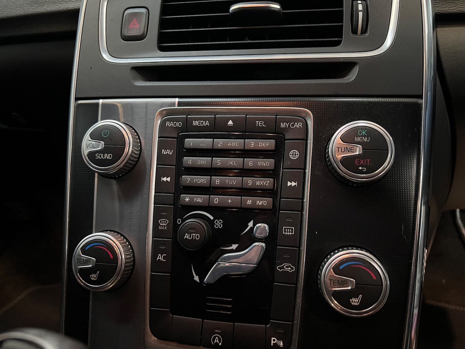 Used Volvo V60 2016 for sale - 77620375: Photo 32