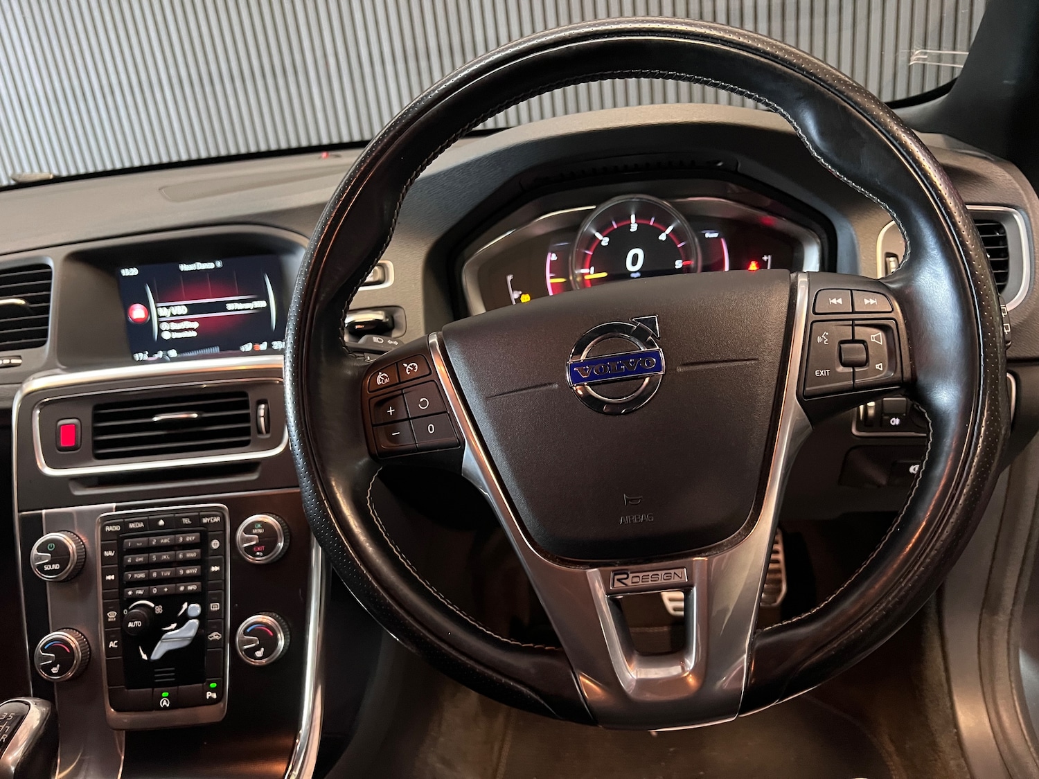 Used Volvo V60 2016 for sale - 77620375: Photo 37