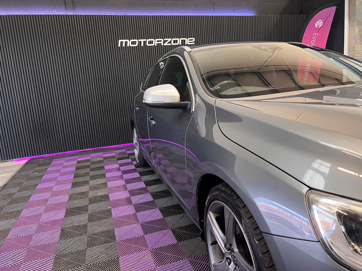 Used Volvo V60 2016 for sale - 77620375: Photo 5