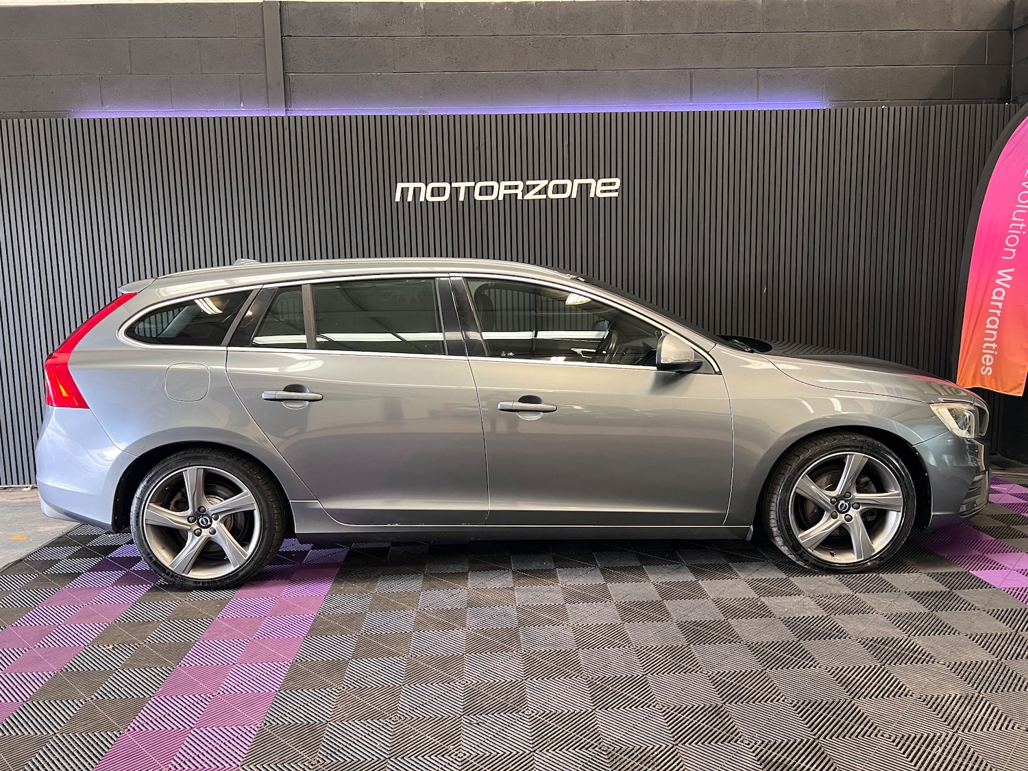 Used Volvo V60 2016 for sale - 77620375: Photo 7