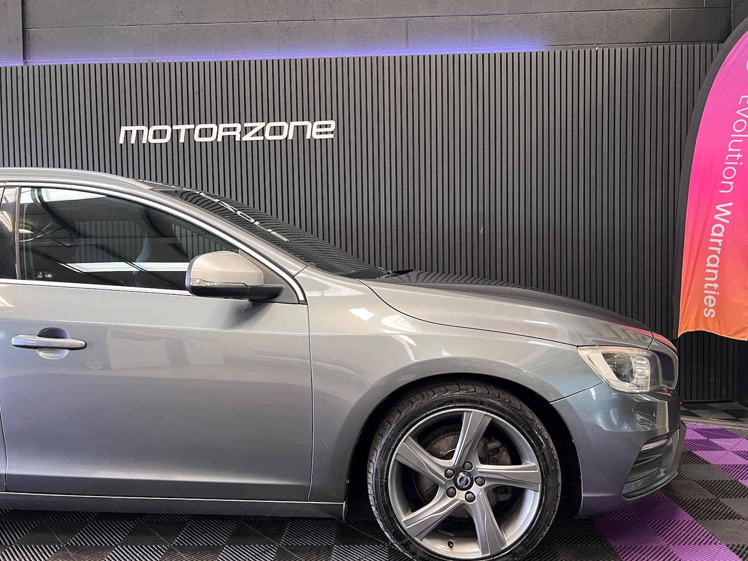 Used Volvo V60 2016 for sale - 77620375: Photo 9