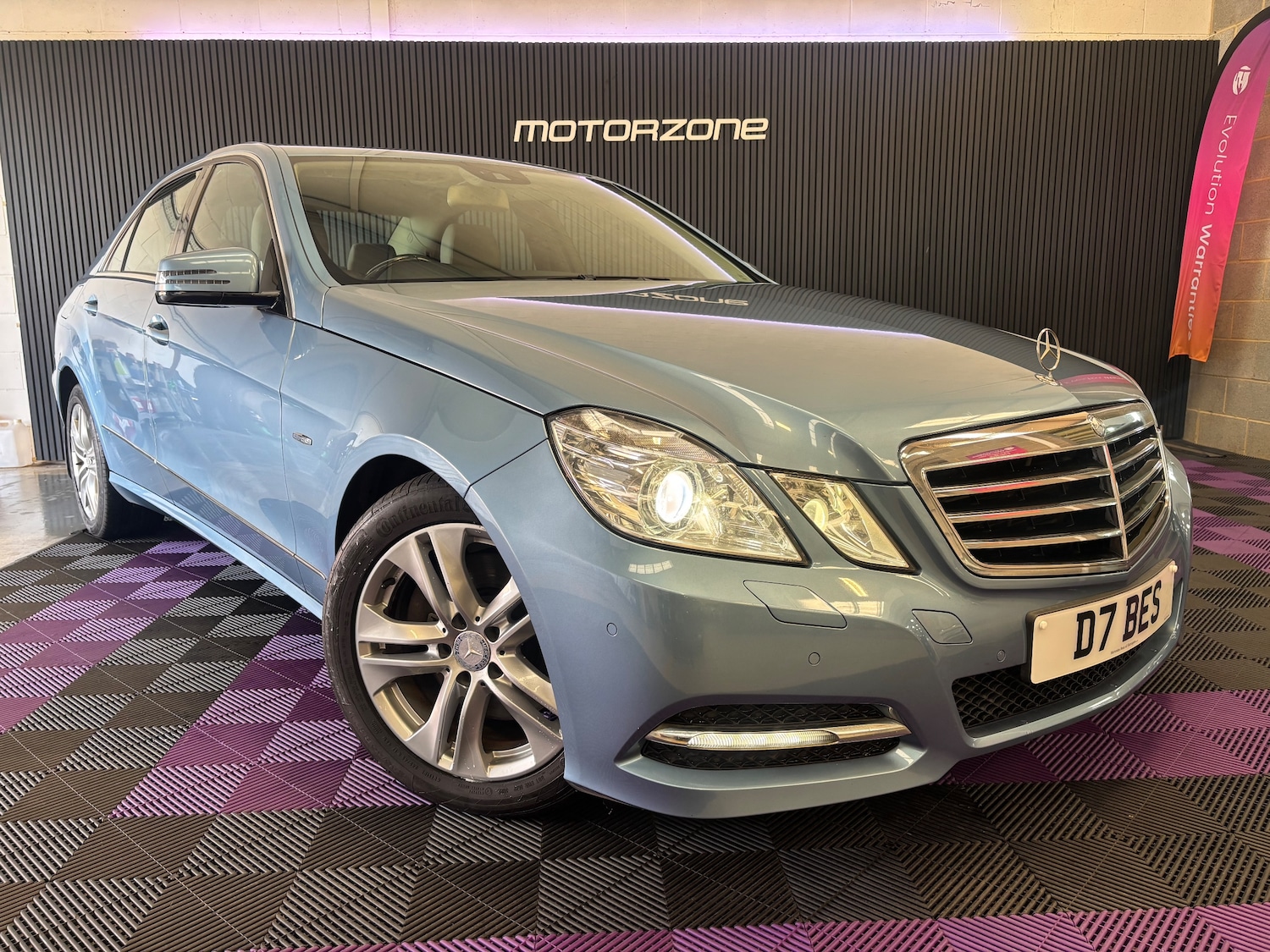 Used Mercedes-Benz E Class 2010 for sale - 76716421: Photo 1