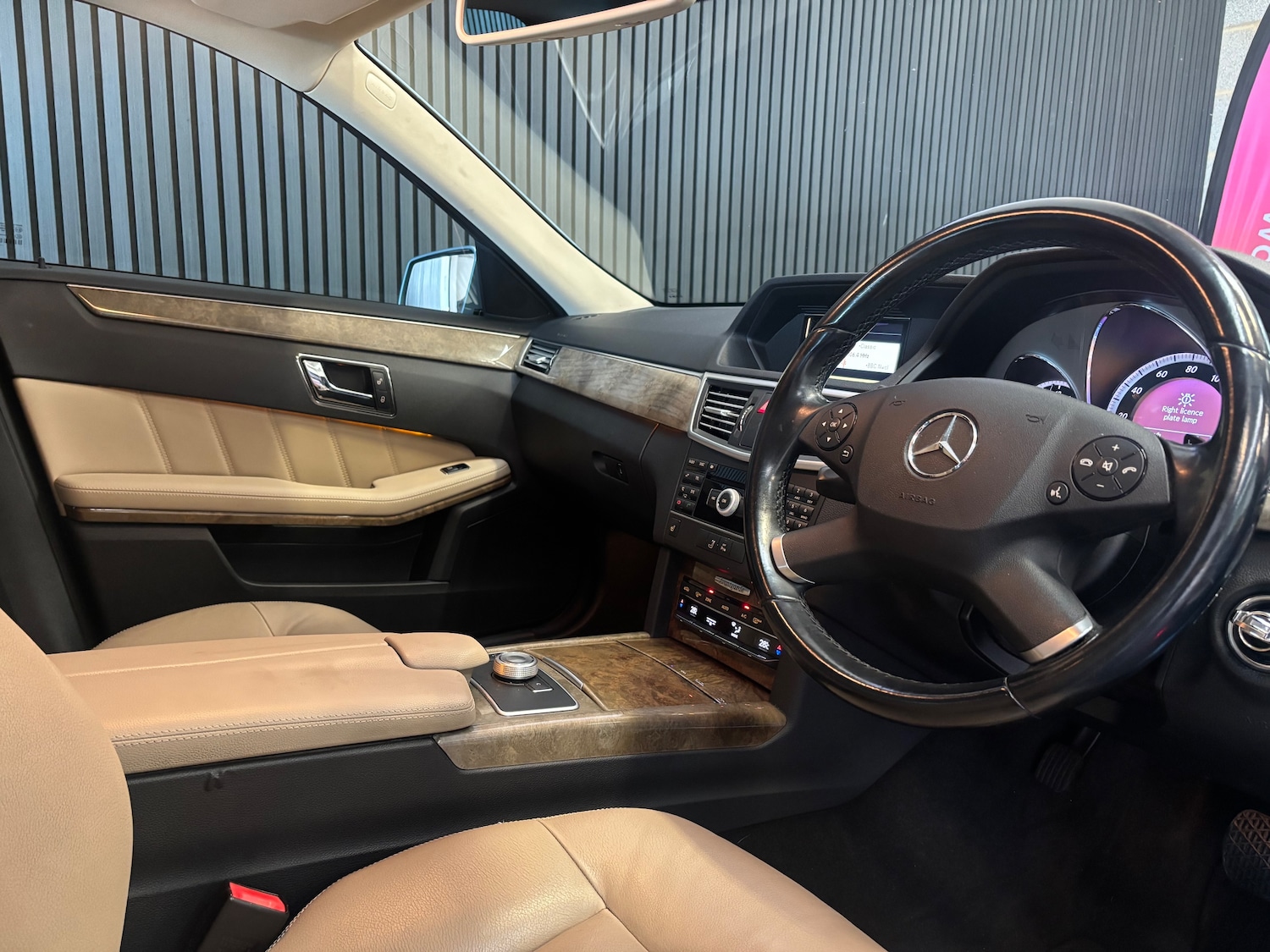 Used Mercedes-Benz E Class 2010 for sale - 76716421: Photo 11