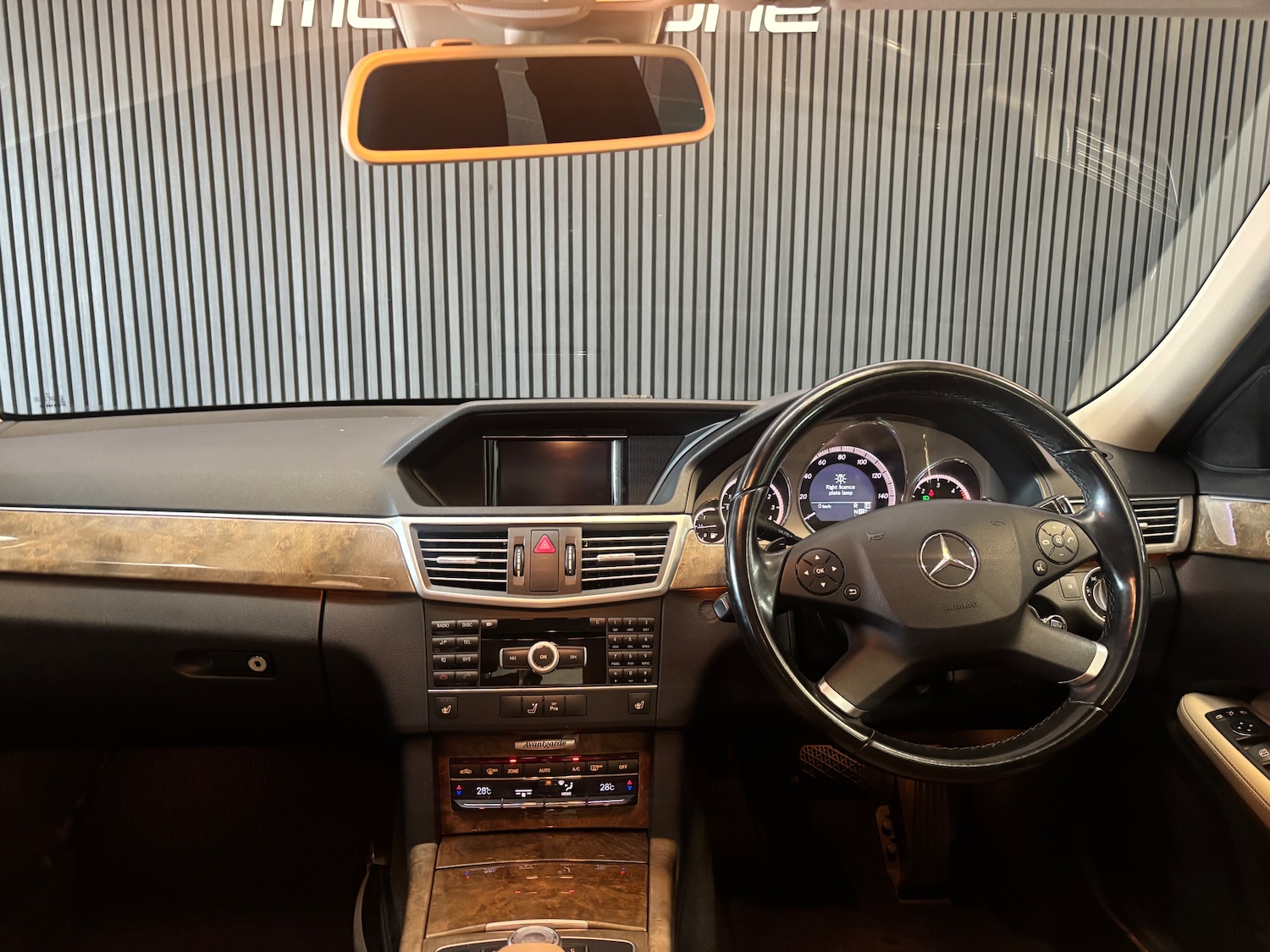 Used Mercedes-Benz E Class 2010 for sale - 76716421: Photo 14