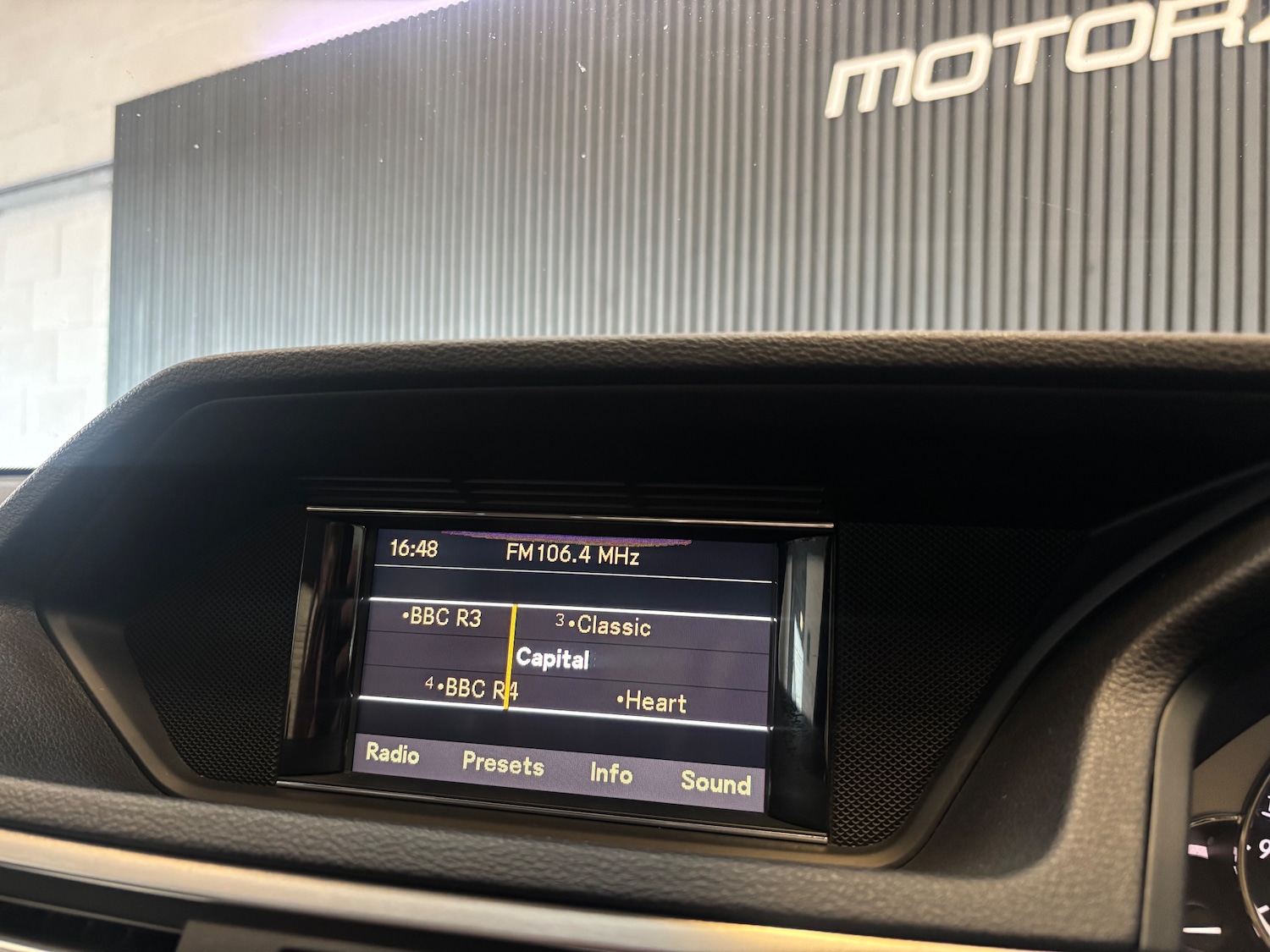 Used Mercedes-Benz E Class 2010 for sale - 76716421: Photo 15