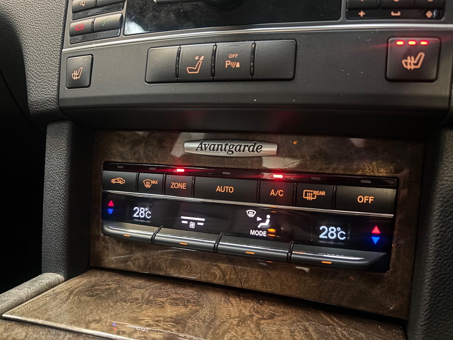 Used Mercedes-Benz E Class 2010 for sale - 76716421: Photo 17