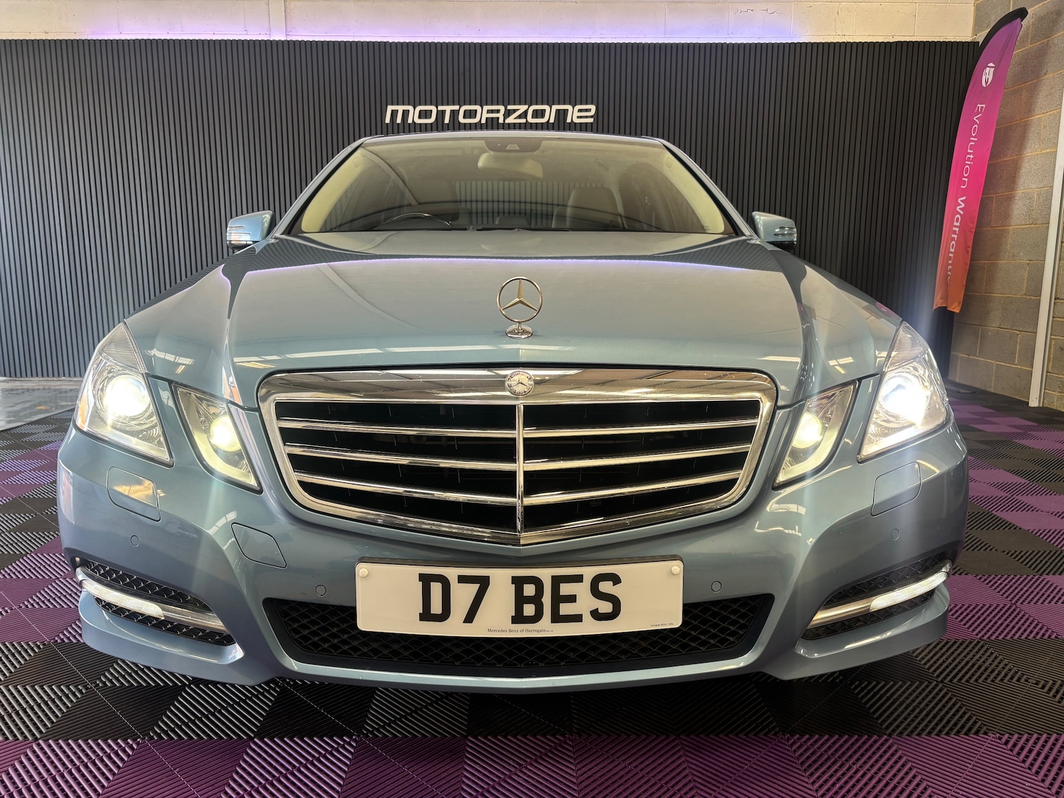 Used Mercedes-Benz E Class 2010 for sale - 76716421: Photo 2