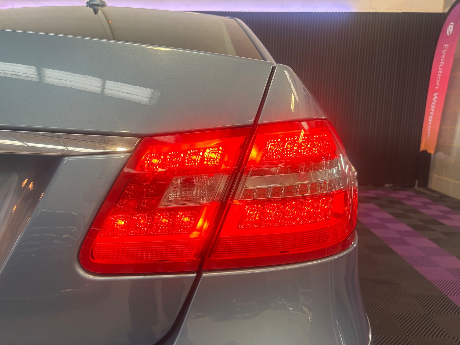 Used Mercedes-Benz E Class 2010 for sale - 76716421: Photo 28