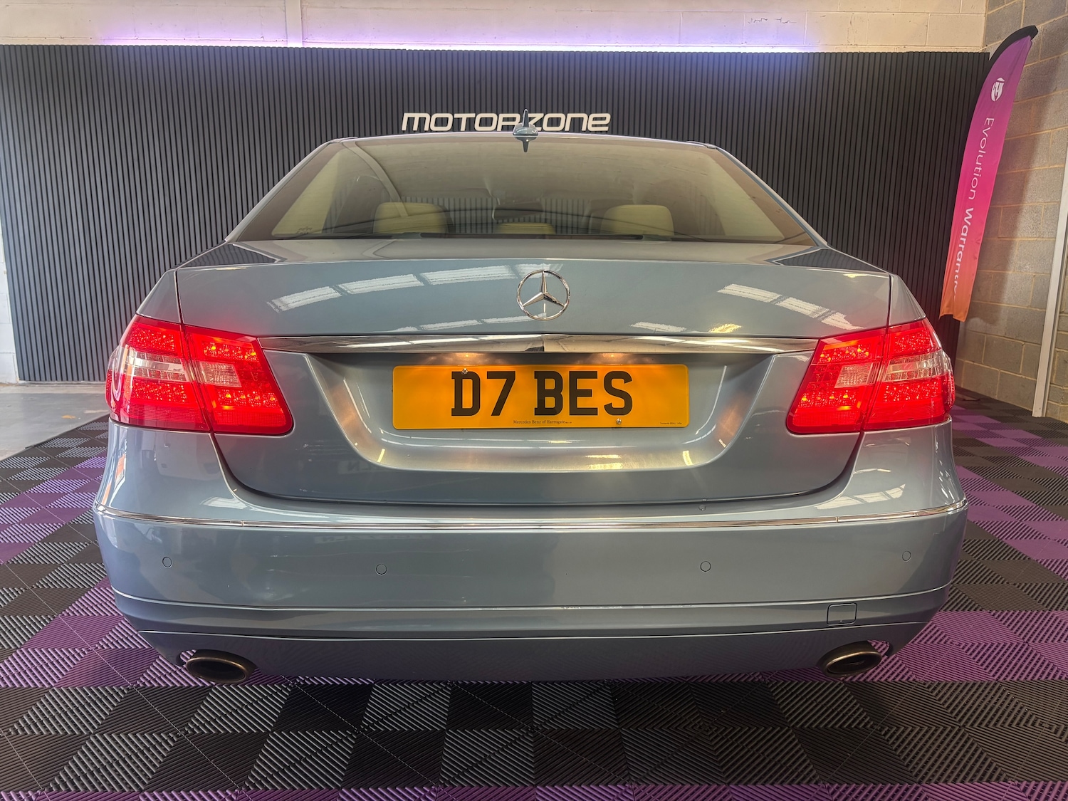 Used Mercedes-Benz E Class 2010 for sale - 76716421: Photo 5