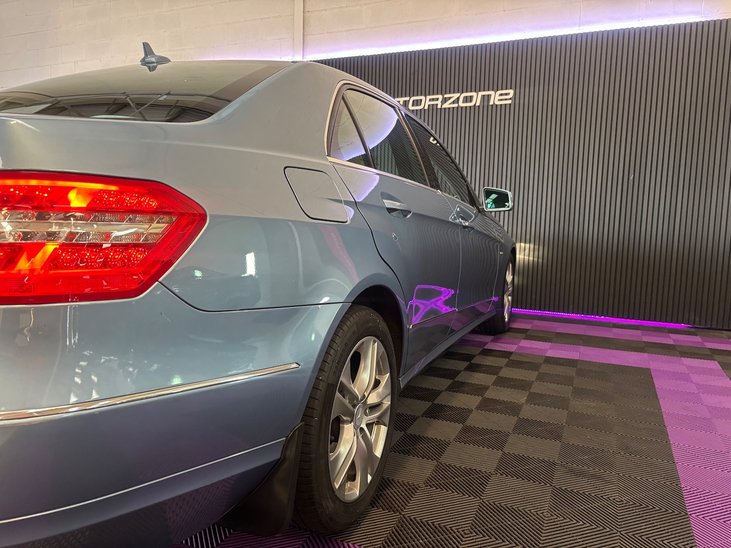 Used Mercedes-Benz E Class 2010 for sale - 76716421: Photo 6