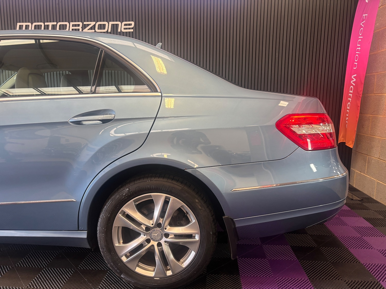 Used Mercedes-Benz E Class 2010 for sale - 76716421: Photo 8