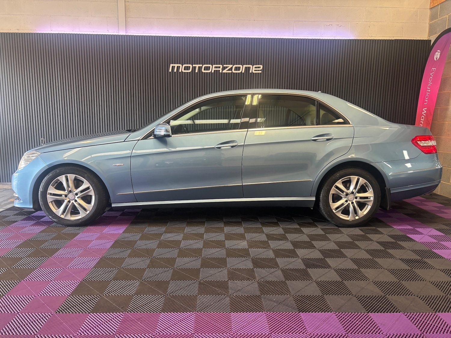 Used Mercedes-Benz E Class 2010 for sale - 76716421: Photo 9