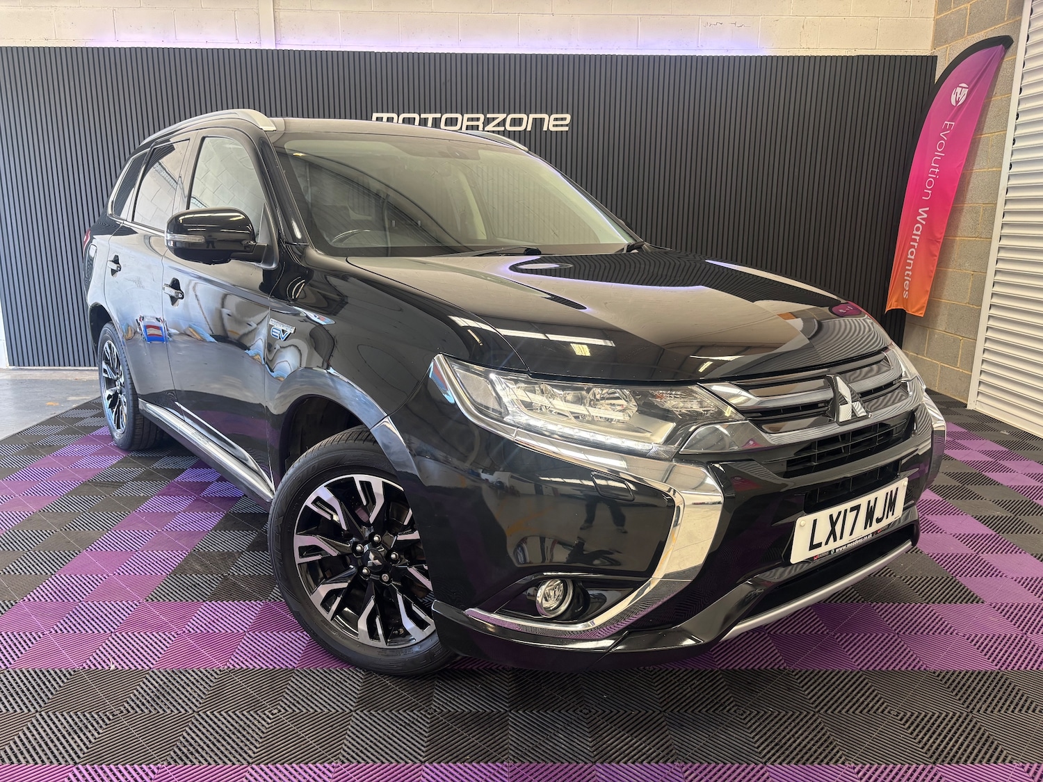 Used Mitsubishi Outlander 2017 for sale - 75999348: Photo 1