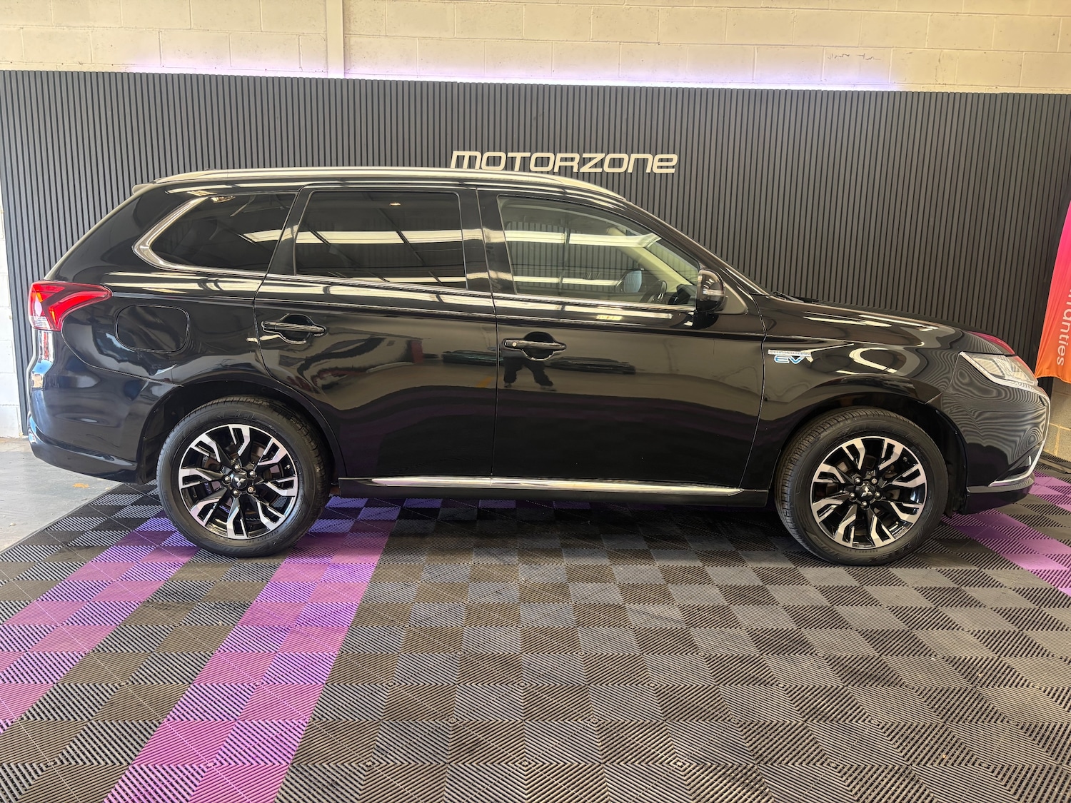 Used Mitsubishi Outlander 2017 for sale - 75999348: Photo 2
