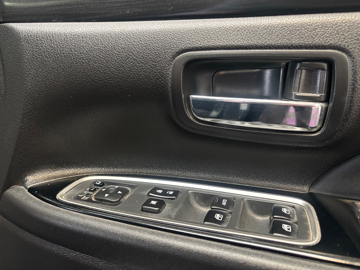 Used Mitsubishi Outlander 2017 for sale - 75999348: Photo 39