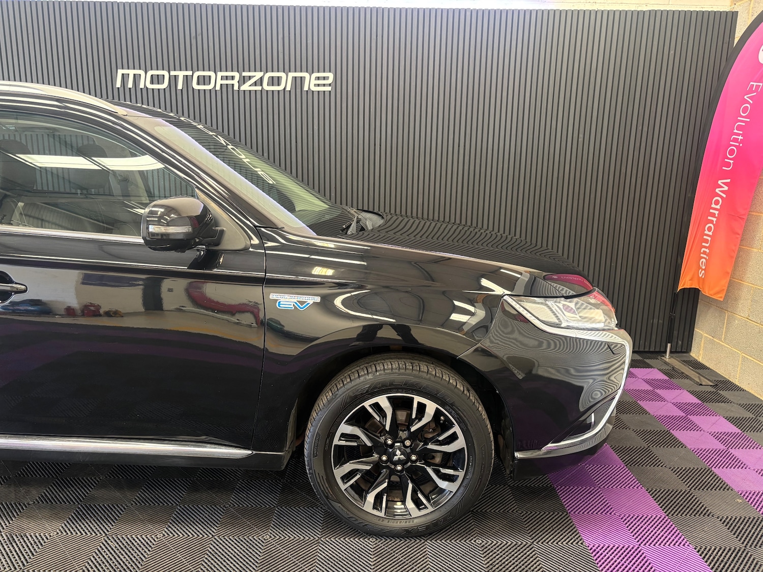 Used Mitsubishi Outlander 2017 for sale - 75999348: Photo 4