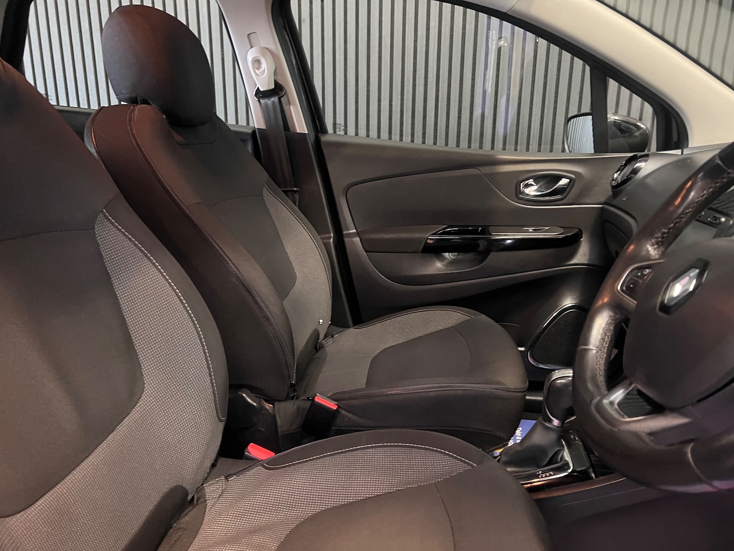 Used Renault Captur 2016 for sale - 77845484: Photo 10