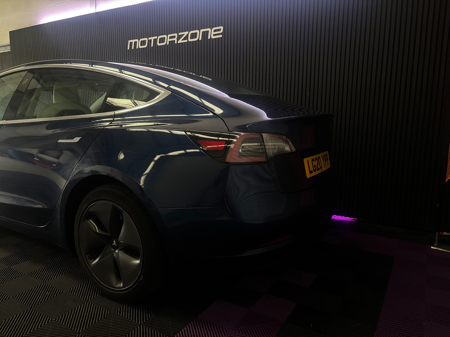 Used Tesla Model 3 2020 for sale - 76750876: Photo 2