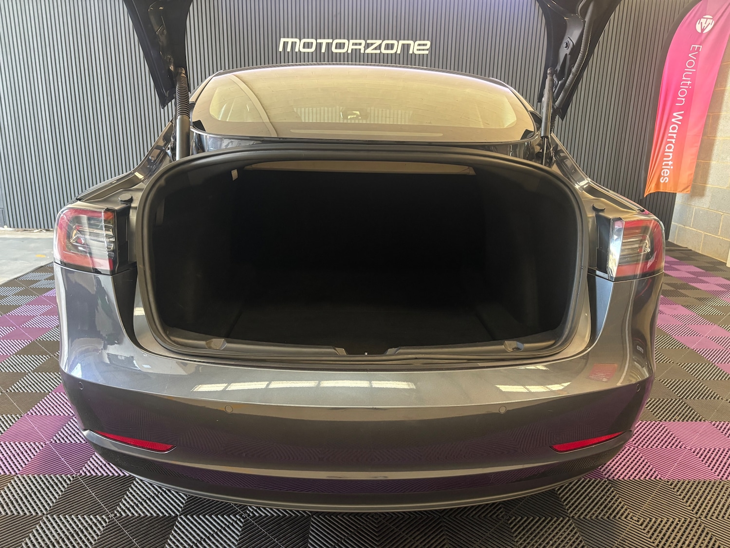 Used Tesla Model 3 2020 for sale - 76909273: Photo 28