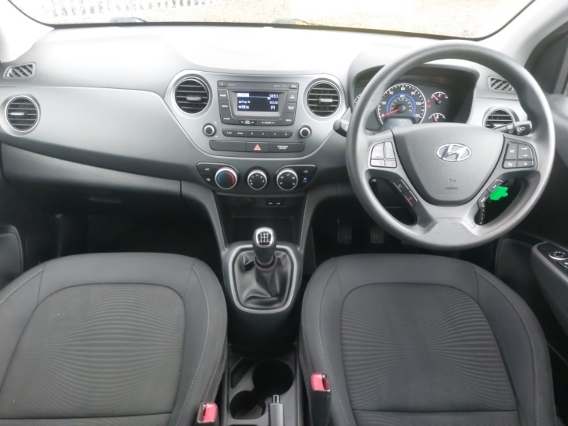 Used Hyundai i10 2018 for sale - 77644321: Photo 2