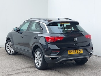 Used Volkswagen T-Roc 2019 for sale - 75775373: Photo