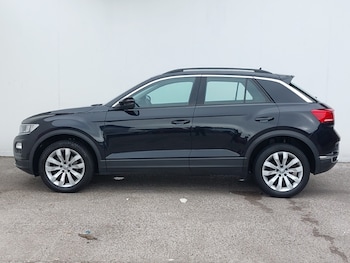 Used Volkswagen T-Roc 2019 for sale - 75775373: Photo