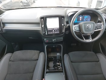 Used Volvo XC40 2025 for sale - 79501466: Photo