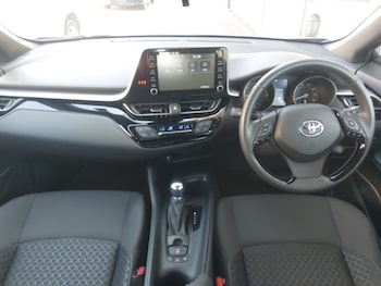 Used Toyota C-HR 2023 for sale - 79171522: Photo