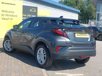 Used Toyota C-HR 2023 for sale - 79171522: Photo