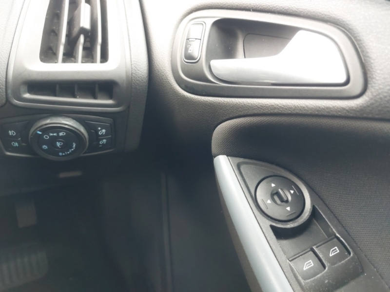 Used Ford Focus 2017 for sale - 76543408: Photo 16