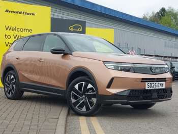 2025 - 1.2 Hybrid [136] Ultimate 5dr e-DCT6 [Pan Roof]