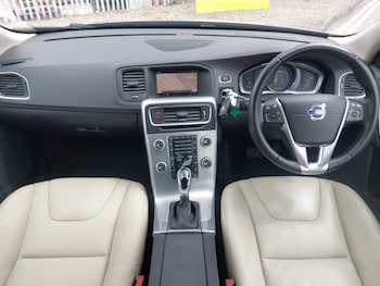 Used Volvo V60 2017 for sale - 78559342: Photo