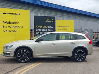 Used Volvo V60 2017 for sale - 78559342: Photo