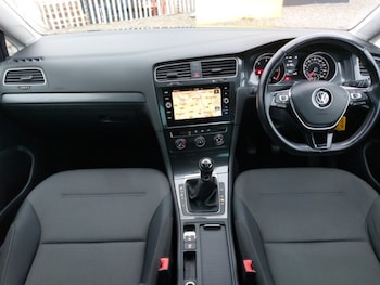 Used Volkswagen Golf 2018 for sale - 77329800: Photo