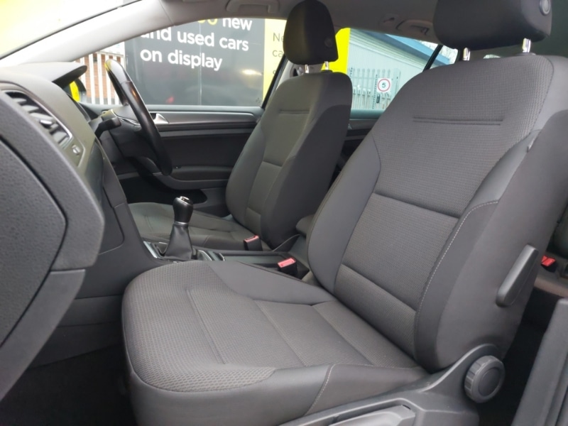 Used Volkswagen Golf 2018 for sale - 77329800: Photo 5