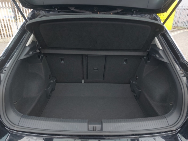 Used Volkswagen T-Roc 2023 for sale - 77070167: Photo 8