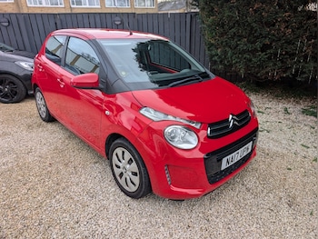 2017 (17) - 1.0 VTi Feel 5dr Red Hatchback Manual