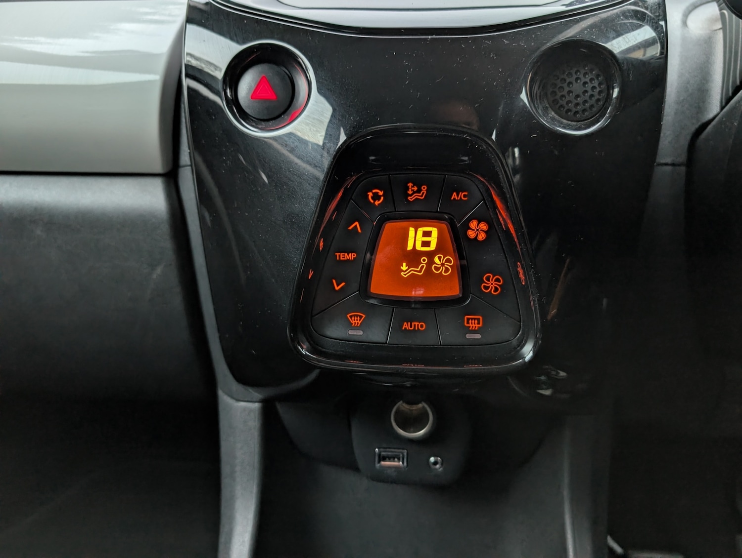 Used Toyota AYGO 2018 for sale - 76664600: Photo 22