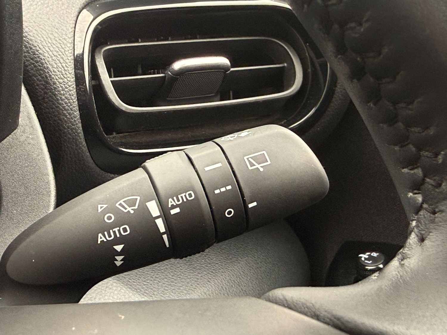 Used Toyota Yaris Cross 2023 for sale - 77091384: Photo 15