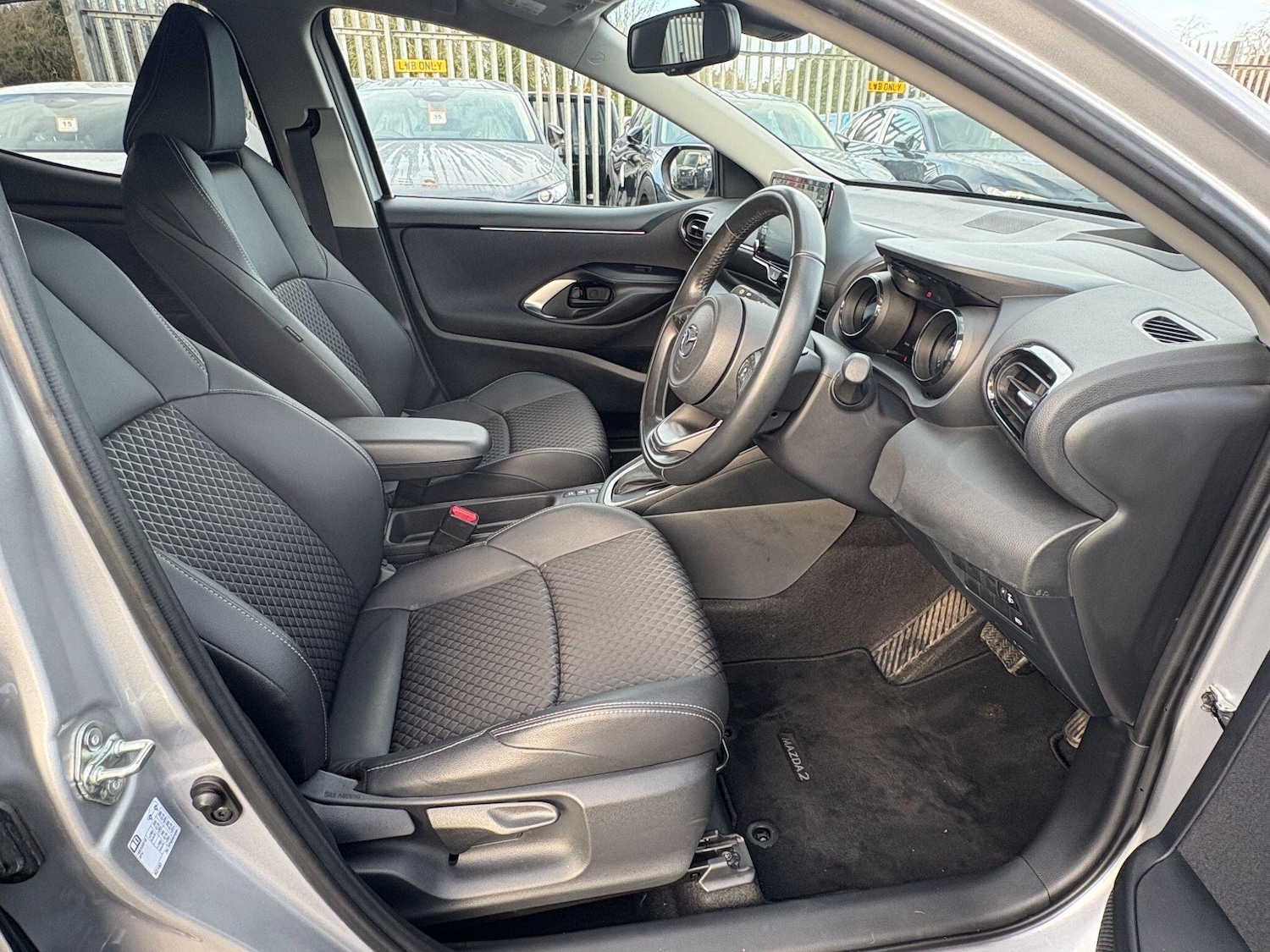 Used Mazda Mazda2 HYBRID 2022 for sale - 76865579: Photo 10