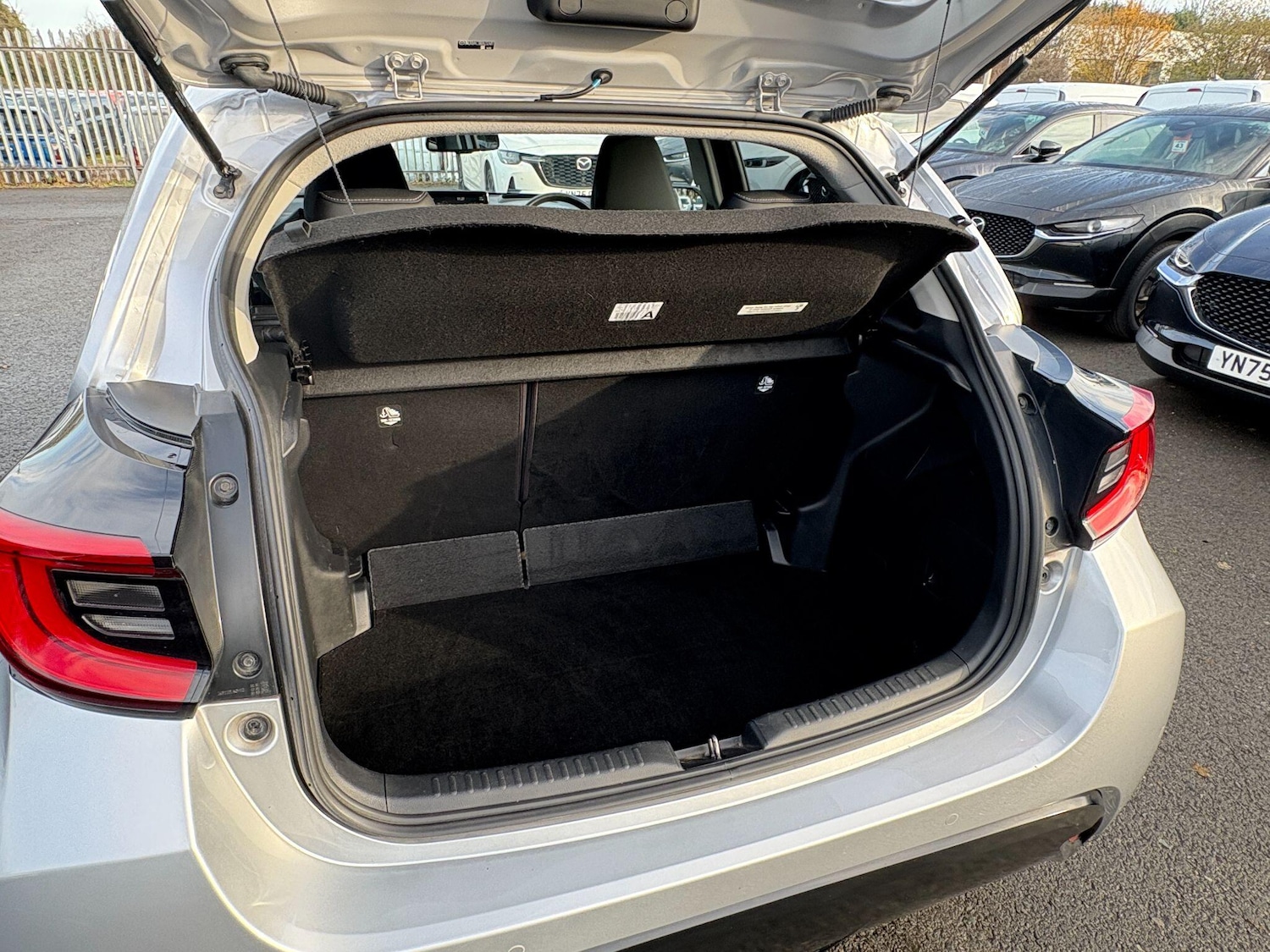 Used Mazda Mazda2 HYBRID 2022 for sale - 76865579: Photo 12