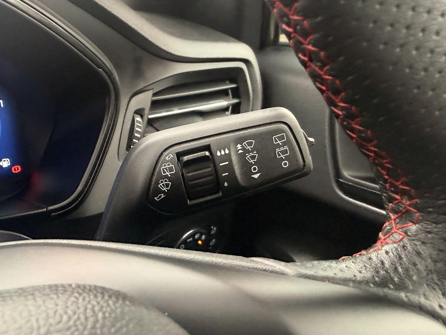 Used Ford Focus 2023 for sale - 77073902: Photo 16