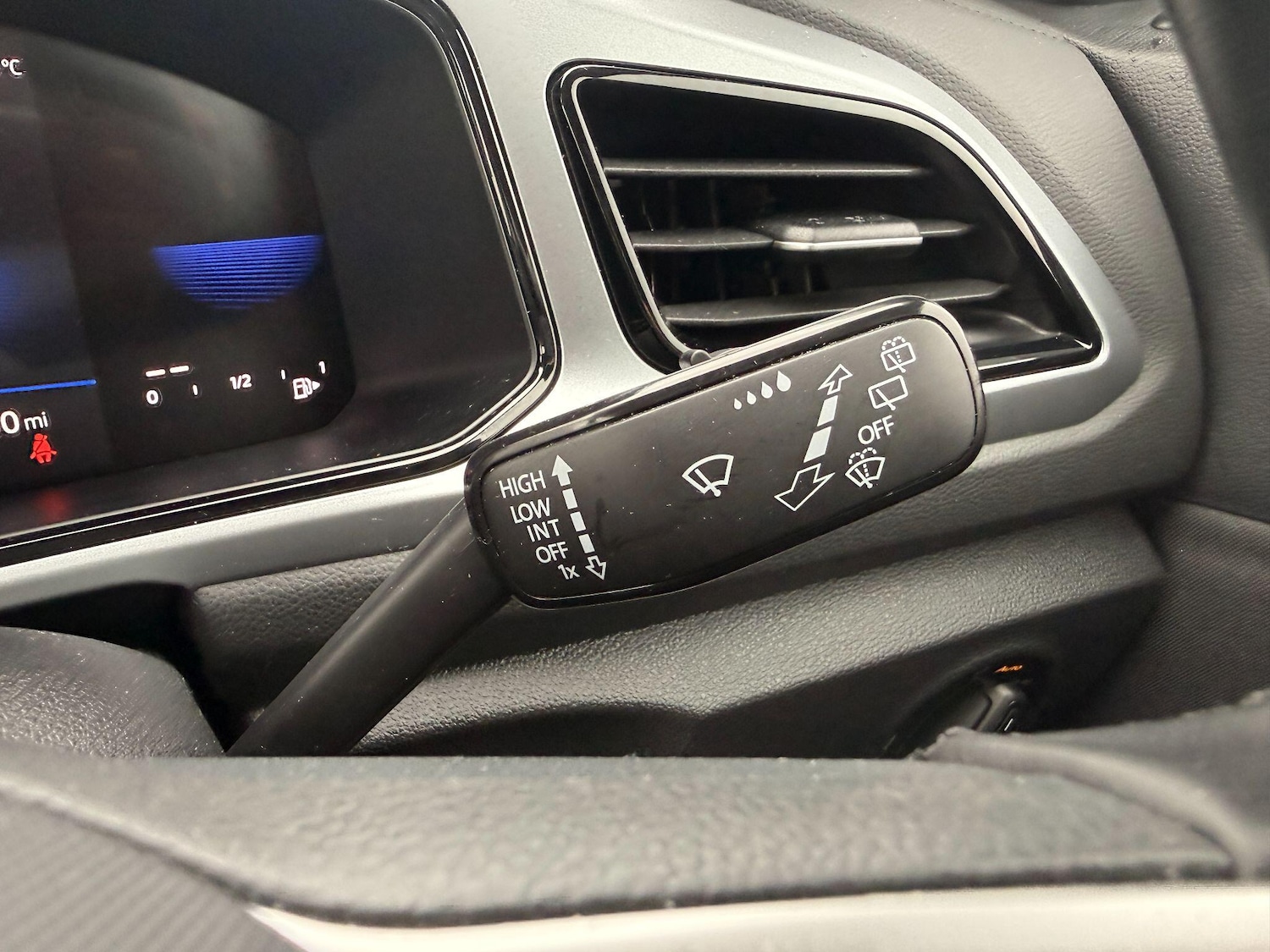 Used Volkswagen T-Roc 2023 for sale - 77709948: Photo 13