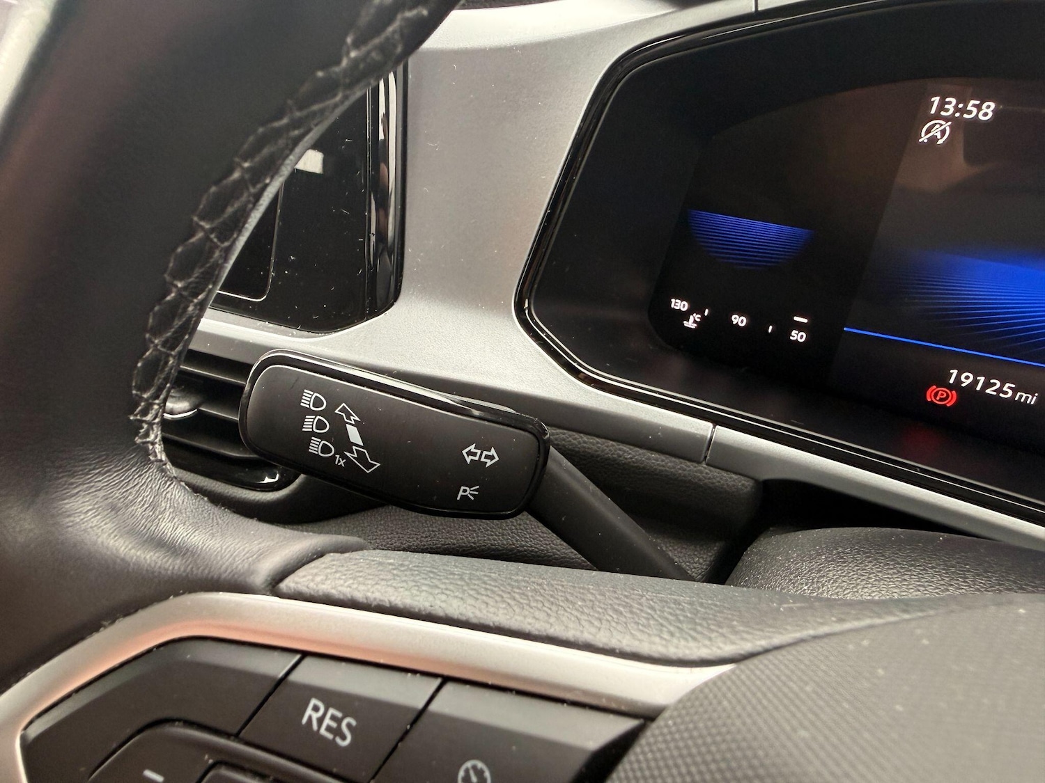 Used Volkswagen T-Roc 2023 for sale - 77709948: Photo 14