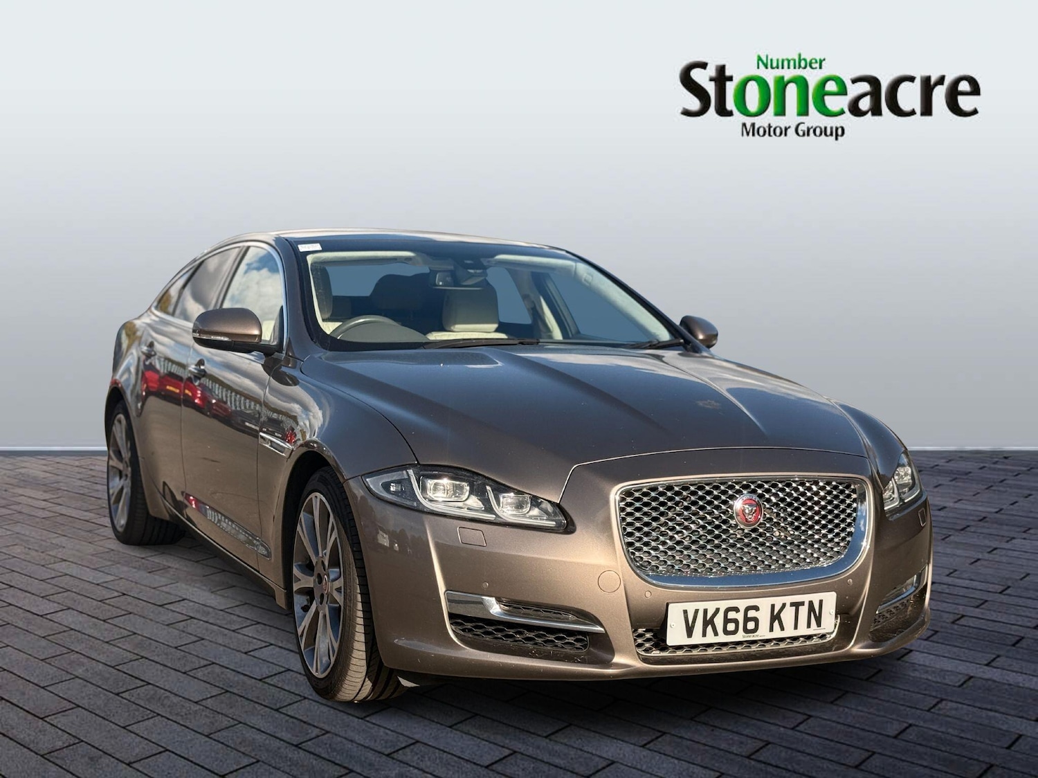 Used Jaguar XJ 2016 for sale - 76484421: Photo 1