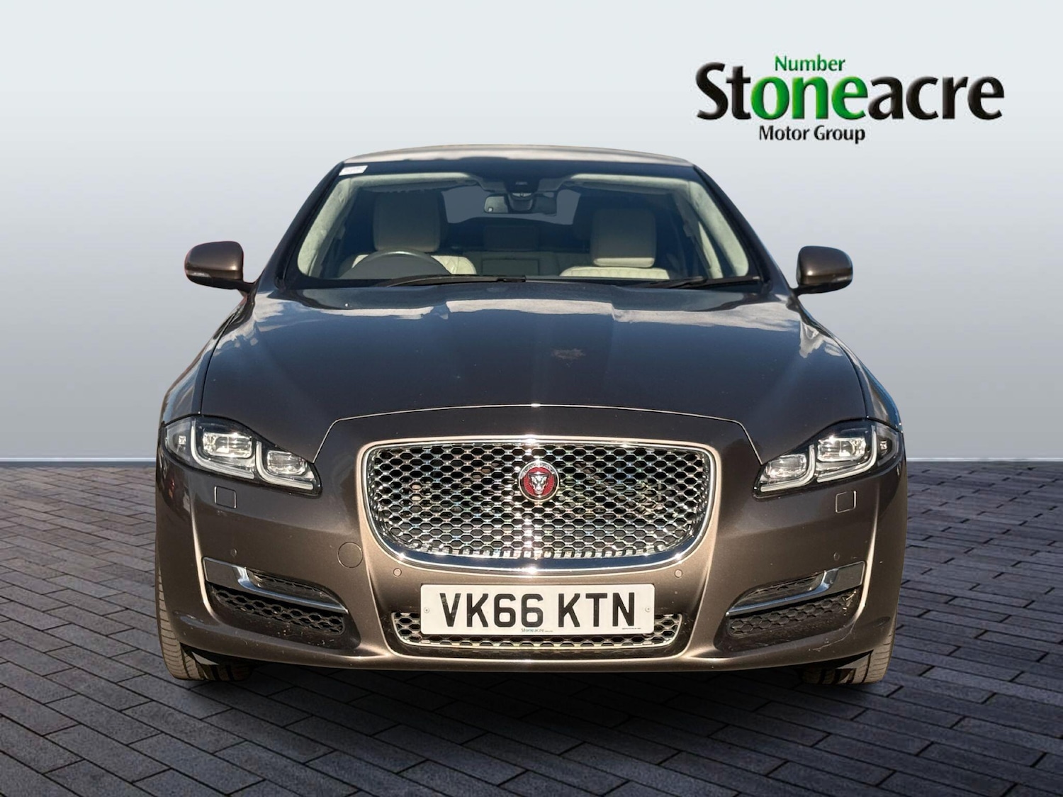 Used Jaguar XJ 2016 for sale - 76484421: Photo 2